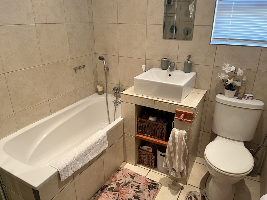 To Let 3 Bedroom Property for Rent in Struisbaai Western Cape